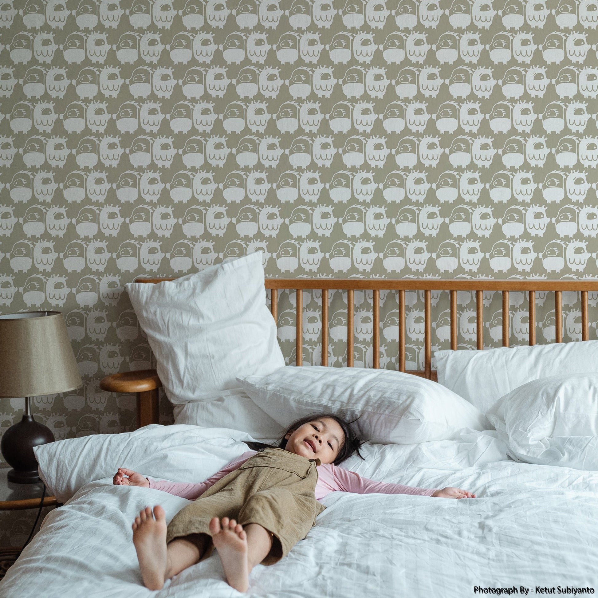 Mapayah DECK Oddlings kids room wallpaper in beige, styled in a bedroom setting